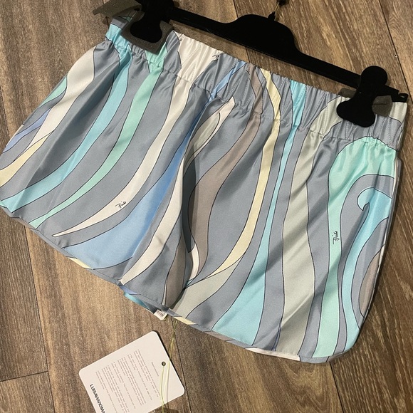 !SOLD! PUCCI SHEER SILK SHORT SET SIZE IT 42 NWT - Picture 2 of 6